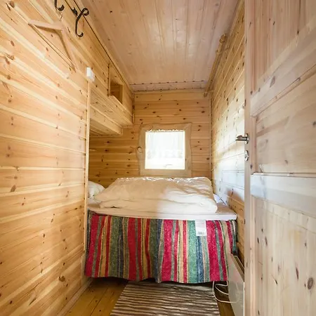 Pettersbu * 斯特兰达